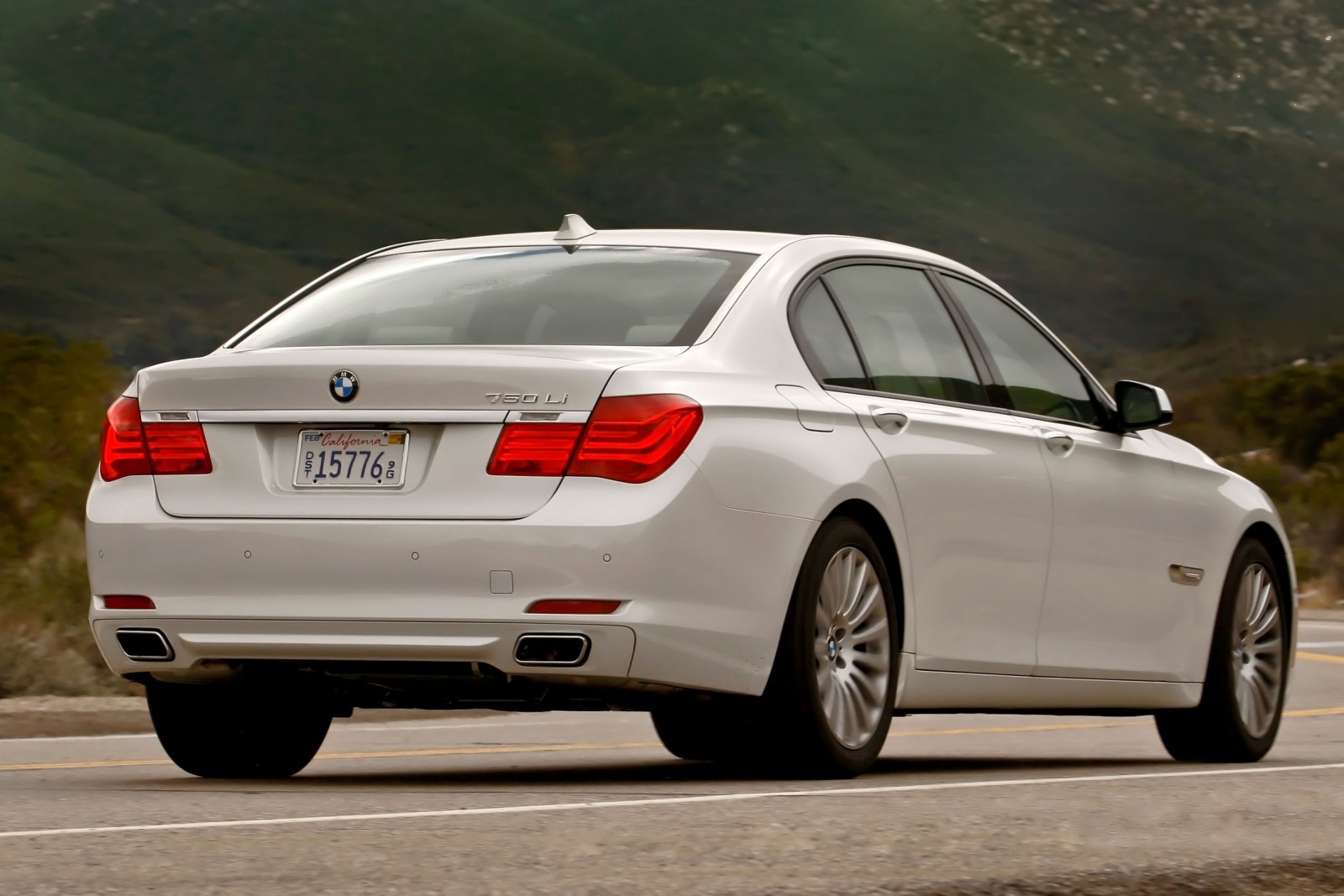 2012 BMW 7-Series VINs, Configurations, MSRP & Specs - AutoDetective